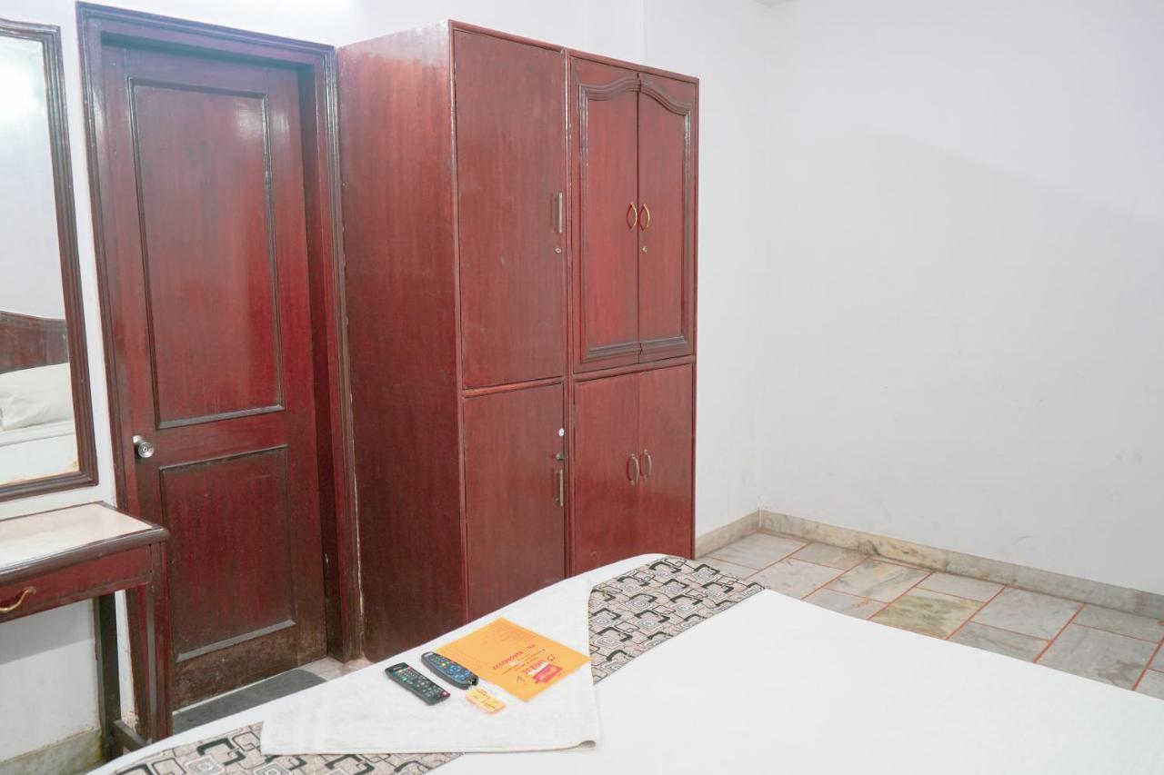 Hotel Iconic Stays Near Ganga Ram Hospital New Delhi